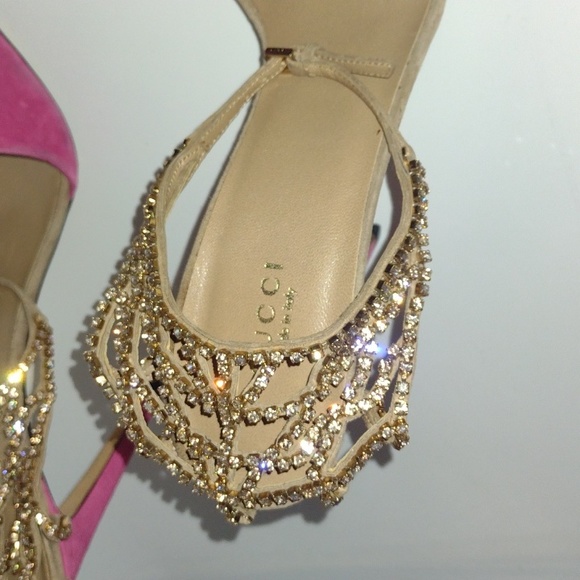 SOLD 💔 Gucci Rhinestone Pink Chainlink Heels - Picture 4 of 16